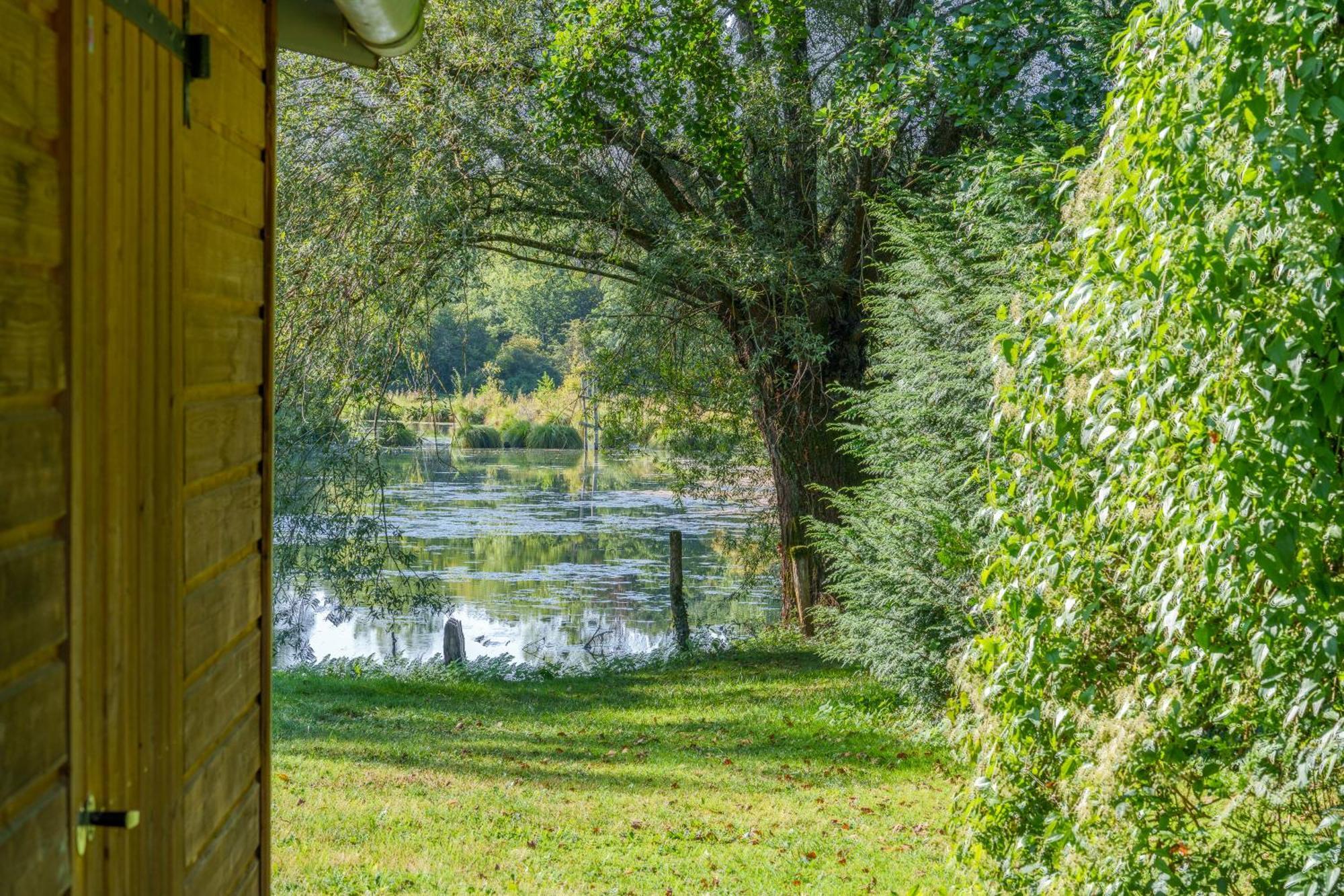 La Cabane Du Pont Du Douet Mazières-de-Touraine Exterior foto